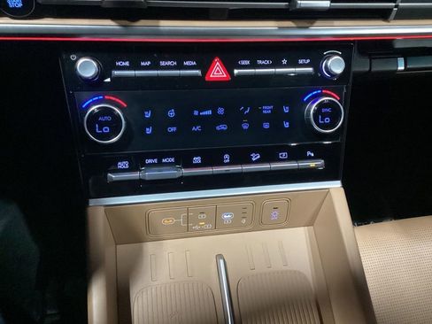 Used 2025 Hyundai Santa Fe Limited image 15