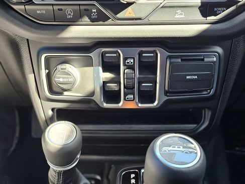 New 2026 Jeep Gladiator Sahara AWD/4WD image 14