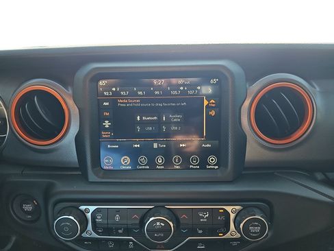 Used 2022 Jeep Gladiator Mojave w/ Cold Weather Group AWD/4WD image 21
