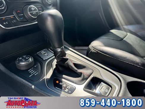 Used 2022 Jeep Cherokee Trailhawk w/ Sun, Sound & Nav Group AWD/4WD image 29