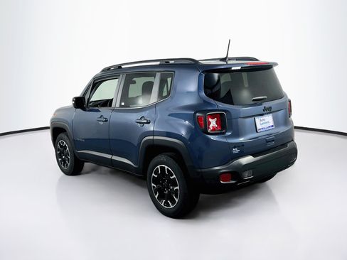 Used 2023 Jeep Renegade Latitude w/ Sun/Sound Group AWD/4WD image 7
