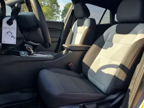 New 2026 Chevrolet Trax RS w/ Sunroof Package FWD image 5