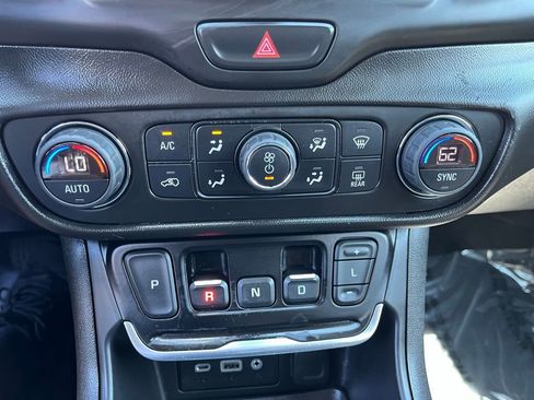 Used 2020 GMC Terrain SLE w/ Driver Convenience Package image 33