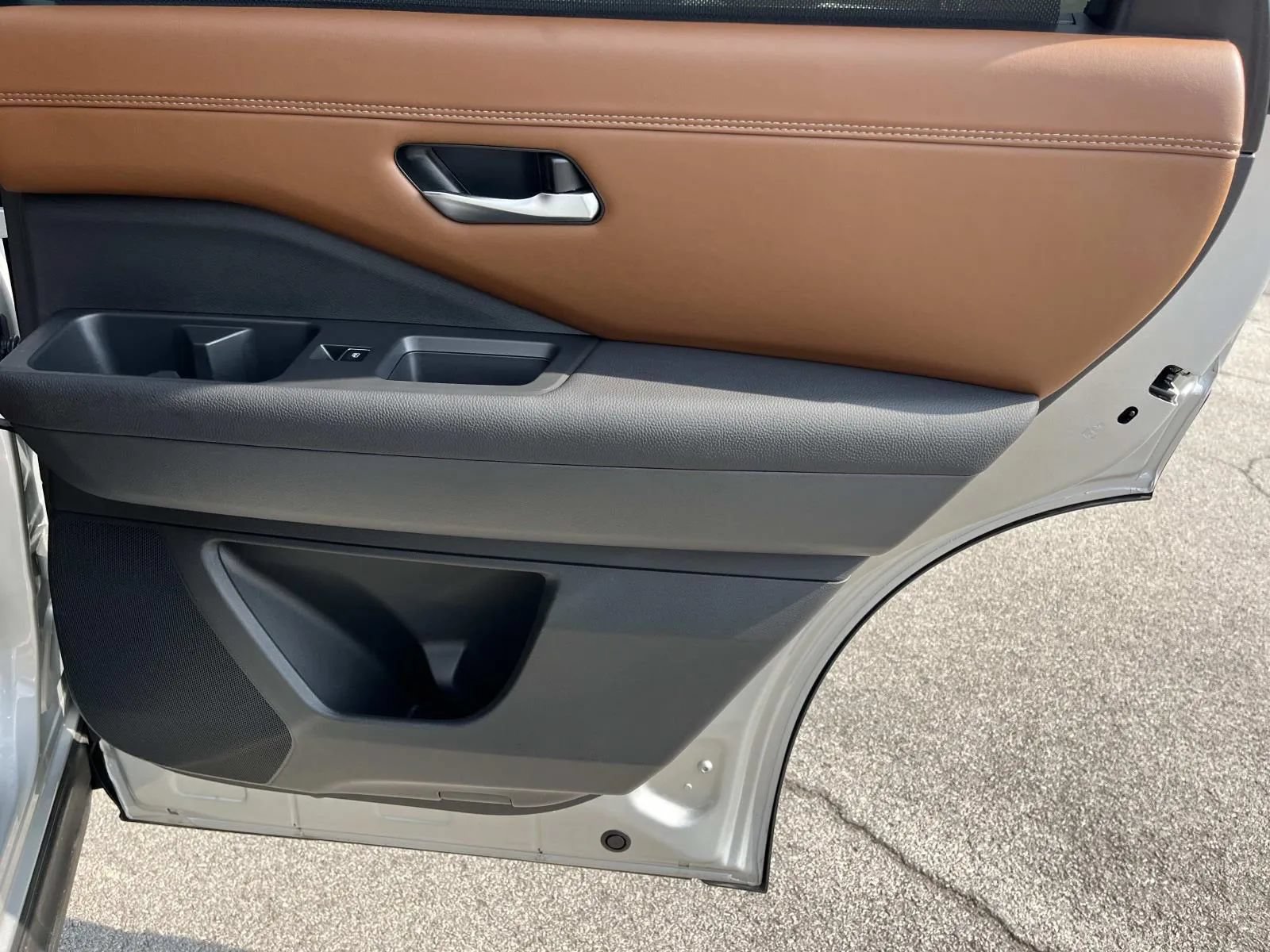 Used 2025 Nissan Pathfinder Platinum w/ Cargo Package FWD image 24