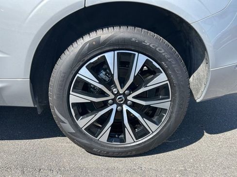 Certified 2025 Volvo XC60 B5 Plus AWD/4WD image 9