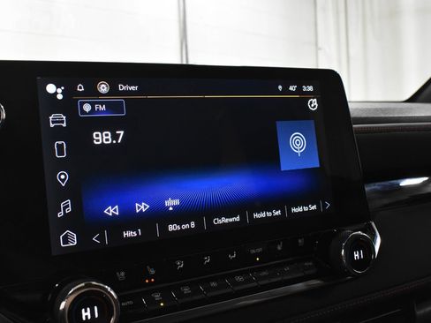 Used 2023 Chevrolet Colorado Z71 w/ Z71 Convenience Package 2 image 17