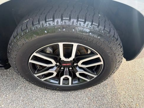 Used 2023 GMC Yukon XL AT4 w/ Technology Package AWD/4WD image 8