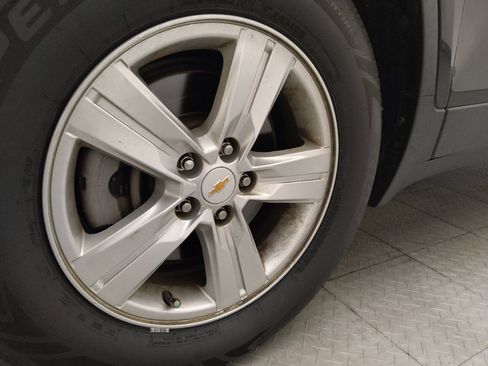 Used 2020 Chevrolet Trax LT w/ Sun & Sound Package FWD image 31