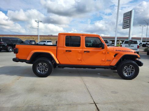 New 2025 Jeep Gladiator Mojave w/ Convenience Group image 6