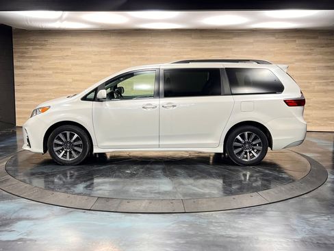 Used 2018 Toyota Sienna XLE w/ XLE Navigation Package image 20