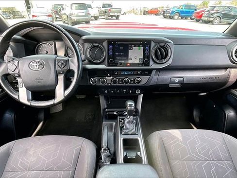 Used 2017 Toyota Tacoma TRD Sport image 7