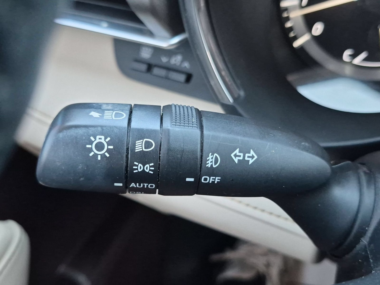 Used 2021 Toyota Highlander Limited FWD image 16