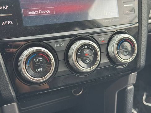 Used 2017 Subaru Forester 2.5i Touring AWD/4WD image 11