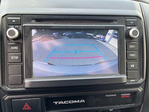 Used 2015 Toyota Tacoma 4x4 Access Cab w/ Convenience Package image 10