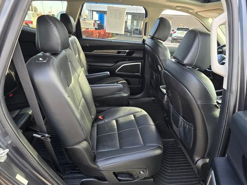 Used 2022 Kia Telluride EX w/ EX Premium Package image 15