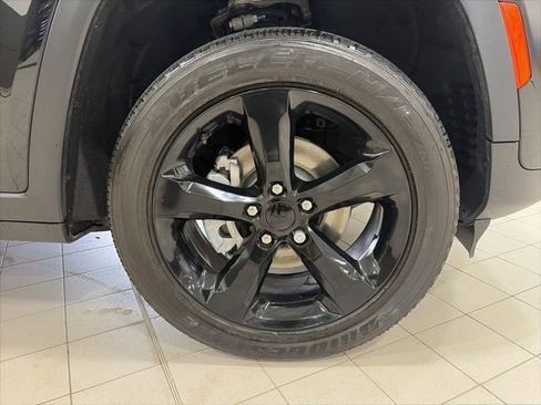 Used 2024 Jeep Grand Cherokee Altitude AWD/4WD image 26