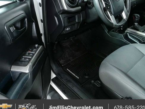 Used 2017 Toyota Tacoma SR5 w/ Tow Package AWD/4WD image 7