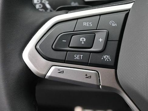 Used 2024 Volkswagen Atlas Peak Edition SE AWD/4WD image 17