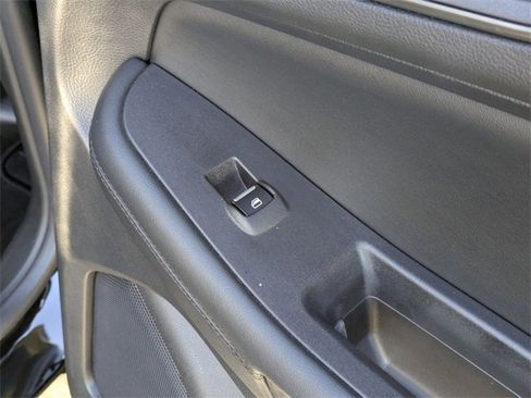 Used 2021 Ford Edge SE image 30