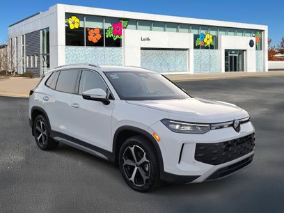 New 2025 Volkswagen Tiguan SE