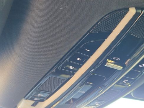 Used 2020 Porsche Cayenne image 27