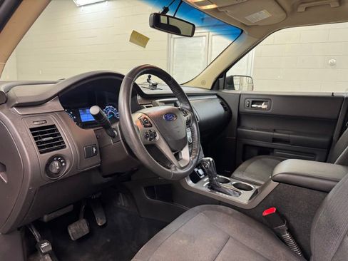Used 2019 Ford Flex SE FWD image 14