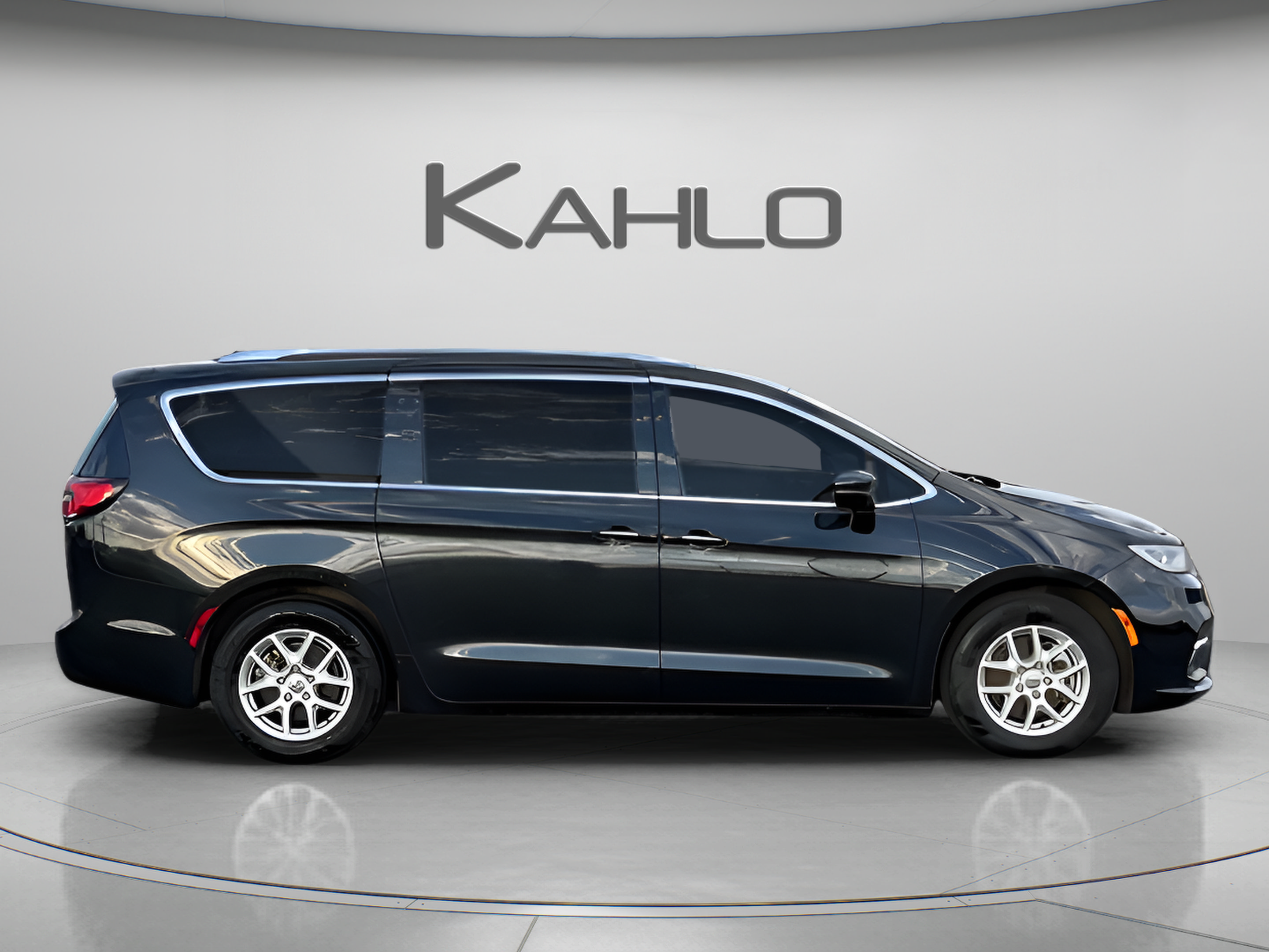 Used 2021 Chrysler Pacifica Touring-L FWD image 6