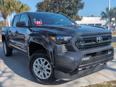 Certified 2025 Toyota Tacoma SR5 image 2