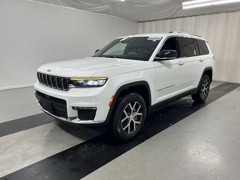 Used 2025 Jeep Grand Cherokee L Limited w/ Trailer Tow Package AWD/4WD image 5
