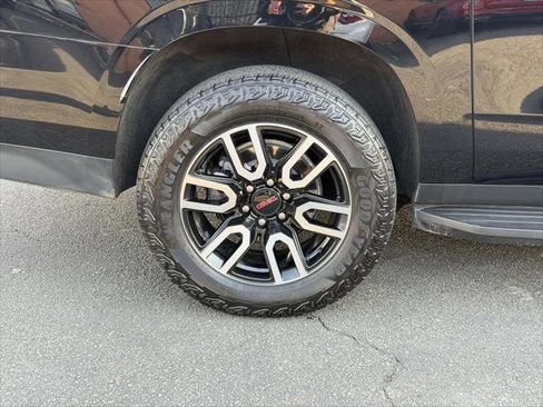 Used 2024 GMC Yukon XL AT4 w/ Technology Package image 8