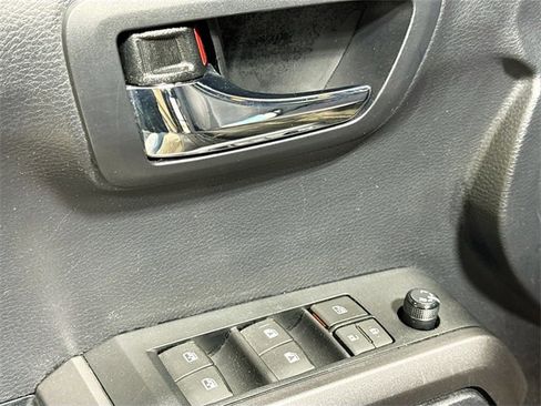 Used 2019 Toyota Tacoma TRD Off-Road image 19