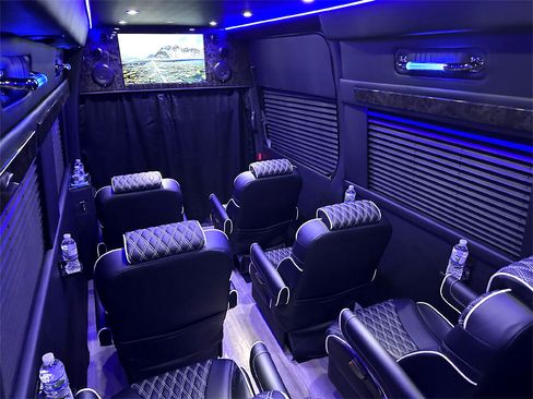 Used 2023 Mercedes-Benz Sprinter 3500 w/ Parking Package image 17