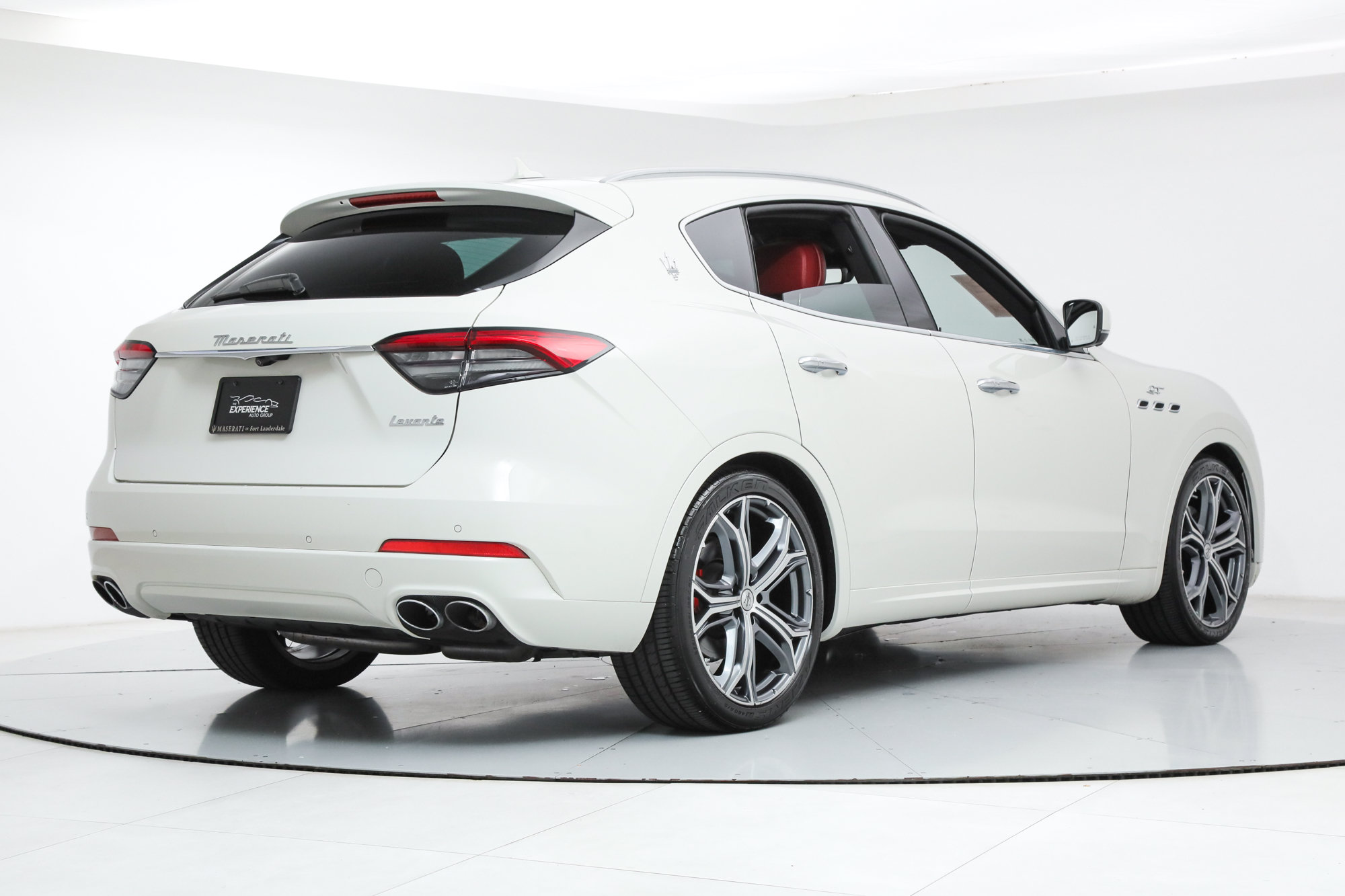 Used 2023 Maserati Levante GT AWD/4WD image 5