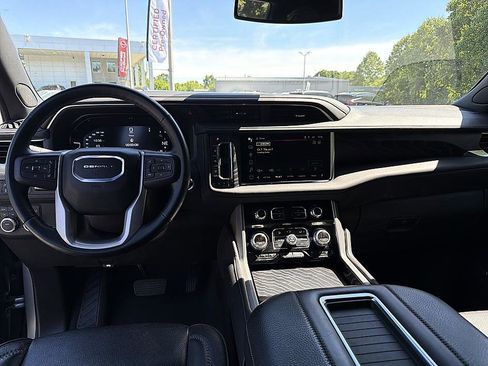 Used 2024 GMC Yukon XL Denali AWD/4WD image 10
