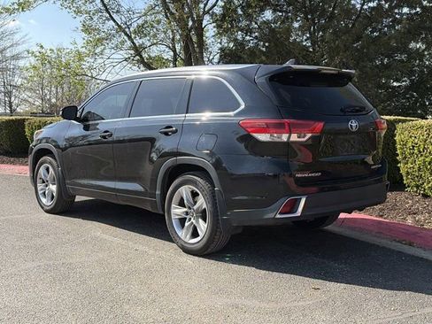 Used 2018 Toyota Highlander Limited image 9