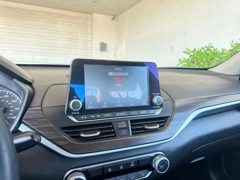 Used 2024 Nissan Altima 2.5 SV image 21