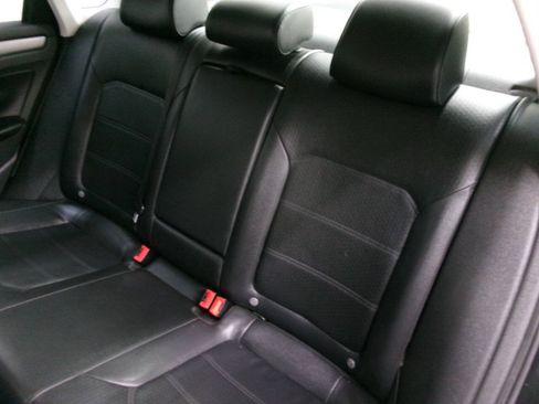 Used 2014 Volkswagen Passat 2.5 SE FWD image 20