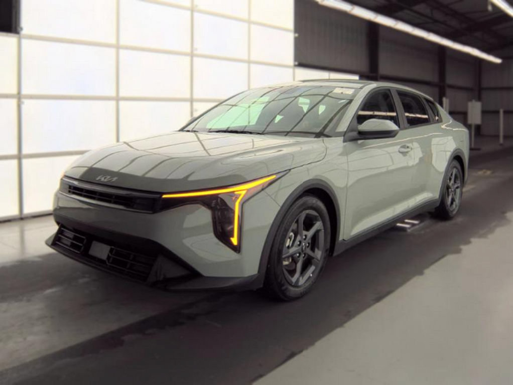 Used 2026 Kia K4 FWD image 2