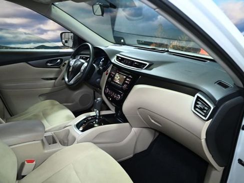 Used 2016 Nissan Rogue SV image 40