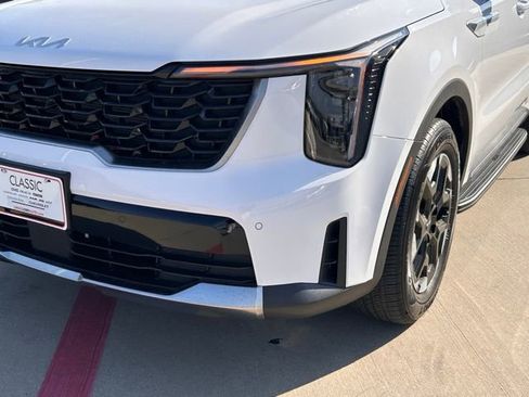 Used 2025 Kia Sorento S image 4