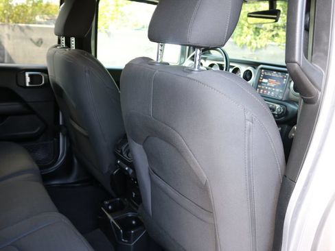 Used 2019 Jeep Wrangler Unlimited Sahara AWD/4WD image 19