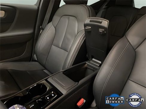 Used 2025 Volvo XC40 B5 Plus image 57