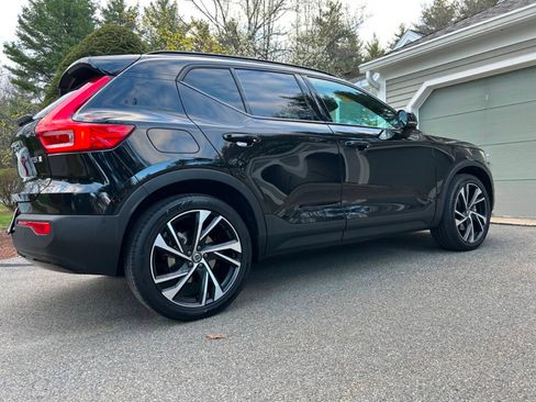 Used 2021 Volvo XC40 T5 R-Design w/ Advanced Package AWD/4WD image 9