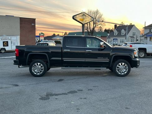 Used 2015 GMC Sierra 2500 Denali w/ Duramax Plus Package image 18