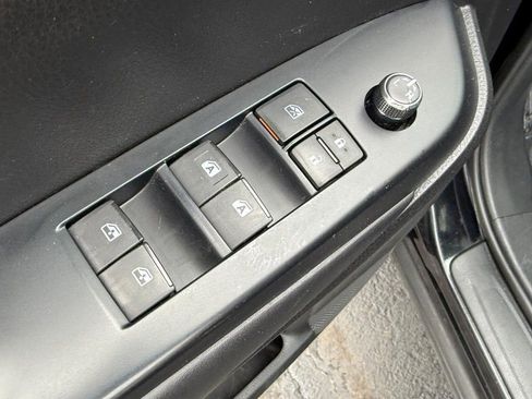 Used 2019 Toyota Highlander XLE AWD/4WD image 20