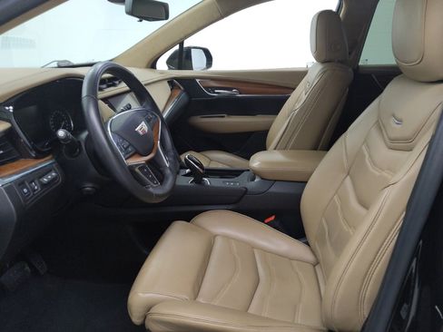 Used 2017 Cadillac XT5 Platinum w/ Driver Assist Package image 17