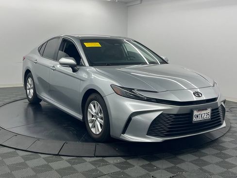 Used 2025 Toyota Camry LE FWD image 3
