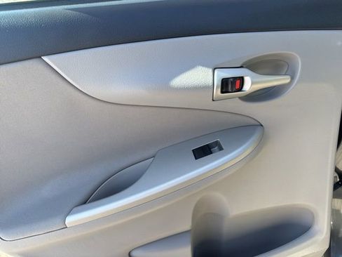 Used 2013 Toyota Corolla LE image 10