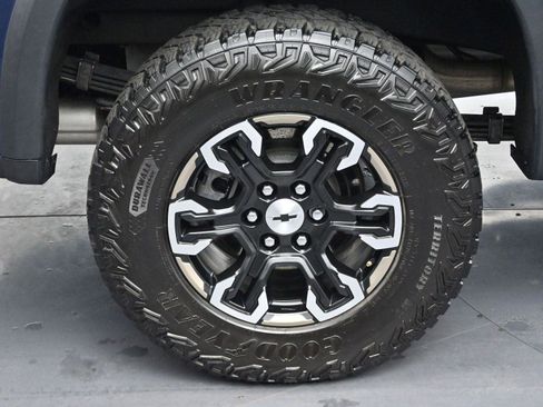 Used 2023 Chevrolet Silverado 1500 ZR2 w/ Technology Package image 35