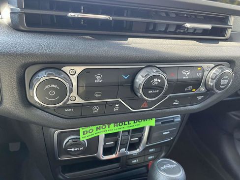 New 2025 Jeep Gladiator Sport image 20